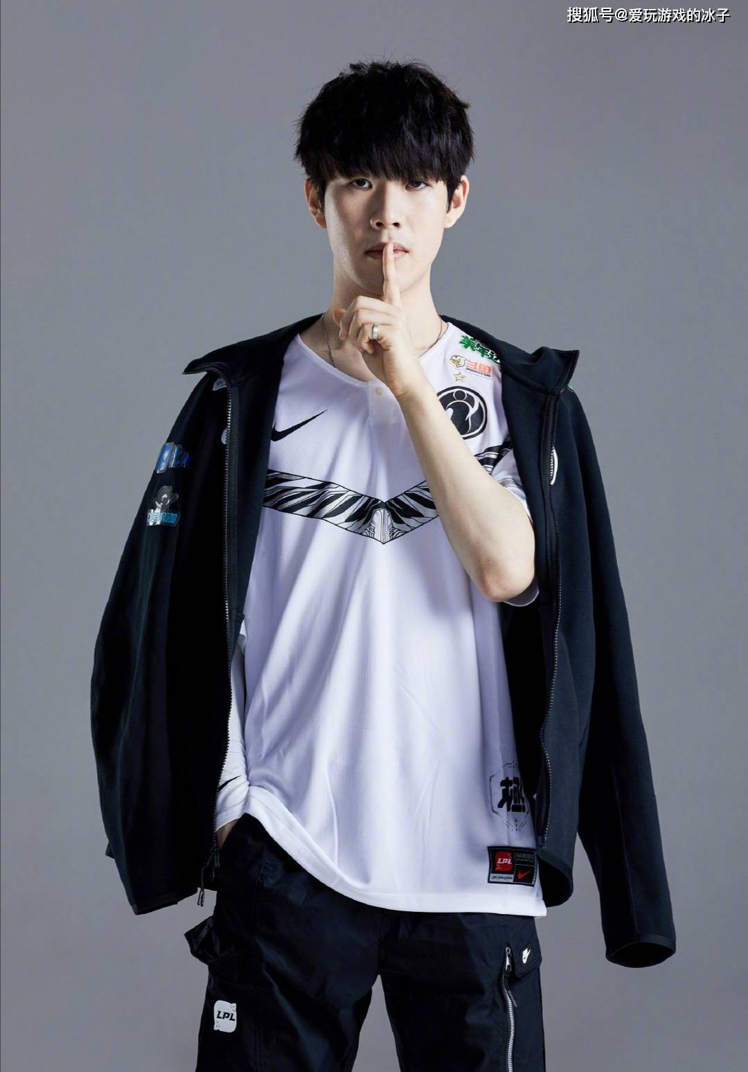 电竞比分RAMZES： 《现在在《Dota》中没有核心、中单和劣单——只有三个核心。